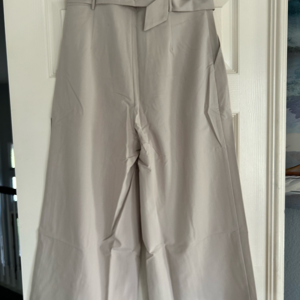 Stylish Wide-Leg Cream Pants‎